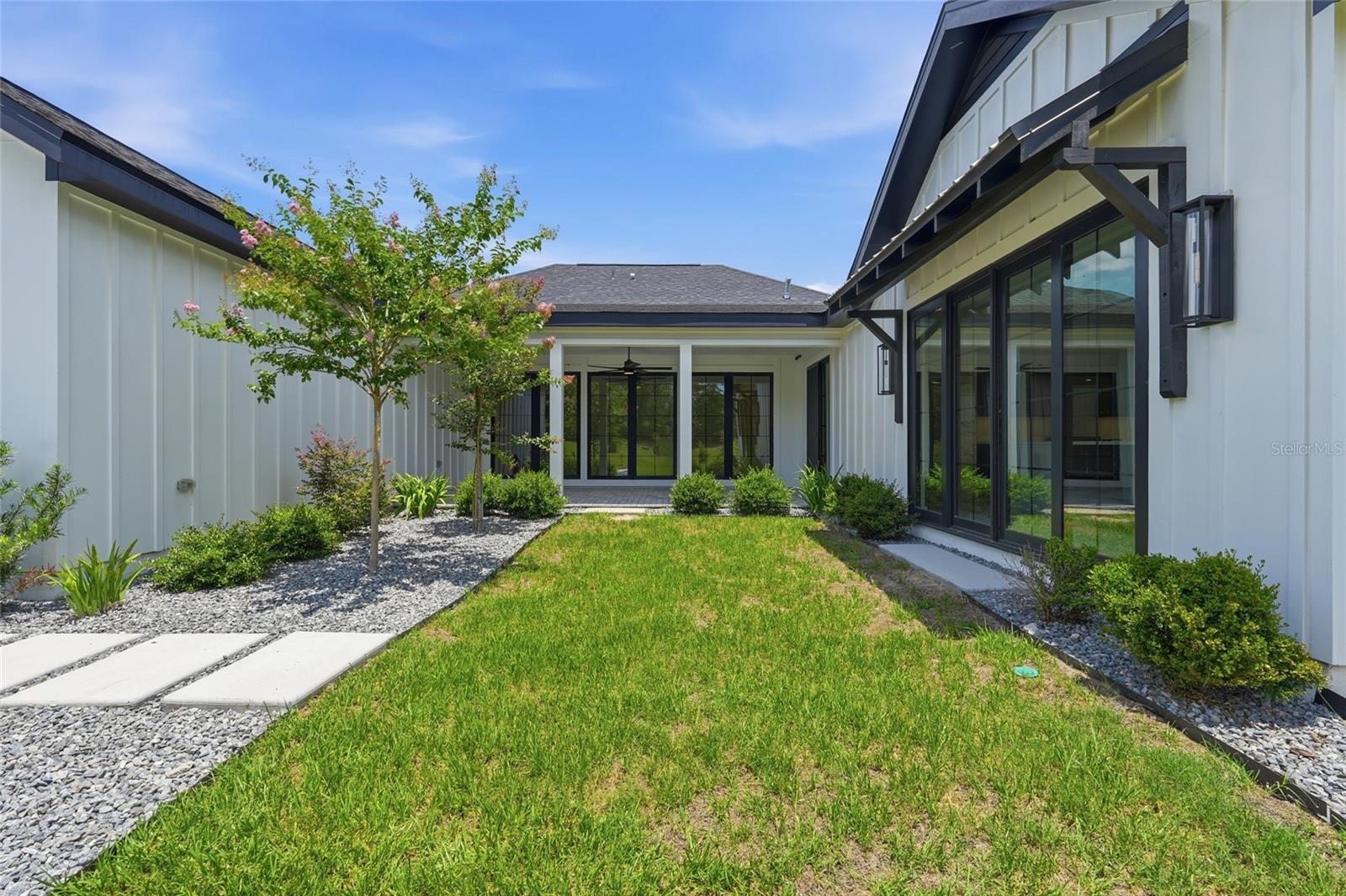 GLORIAS WAY - Residential