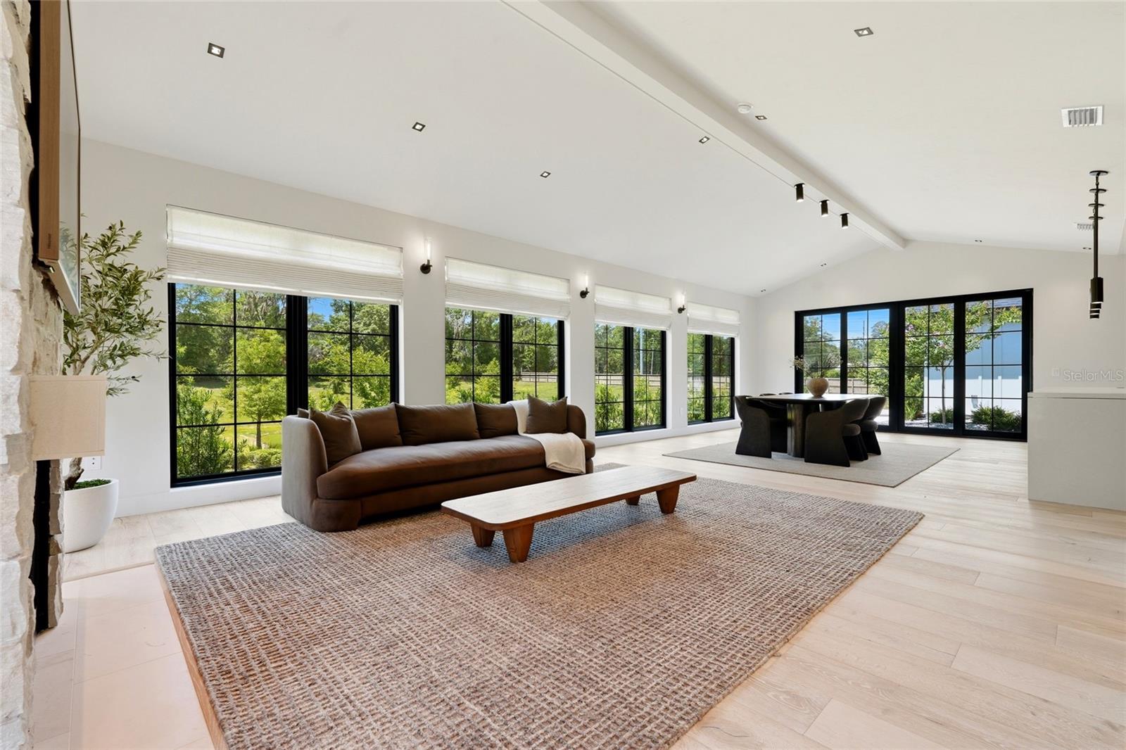 GLORIAS WAY - Residential