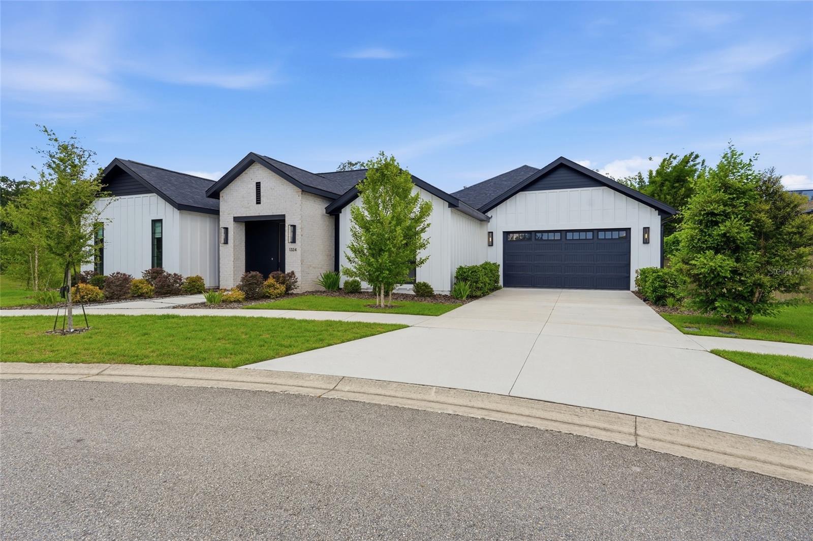 GLORIAS WAY - Residential