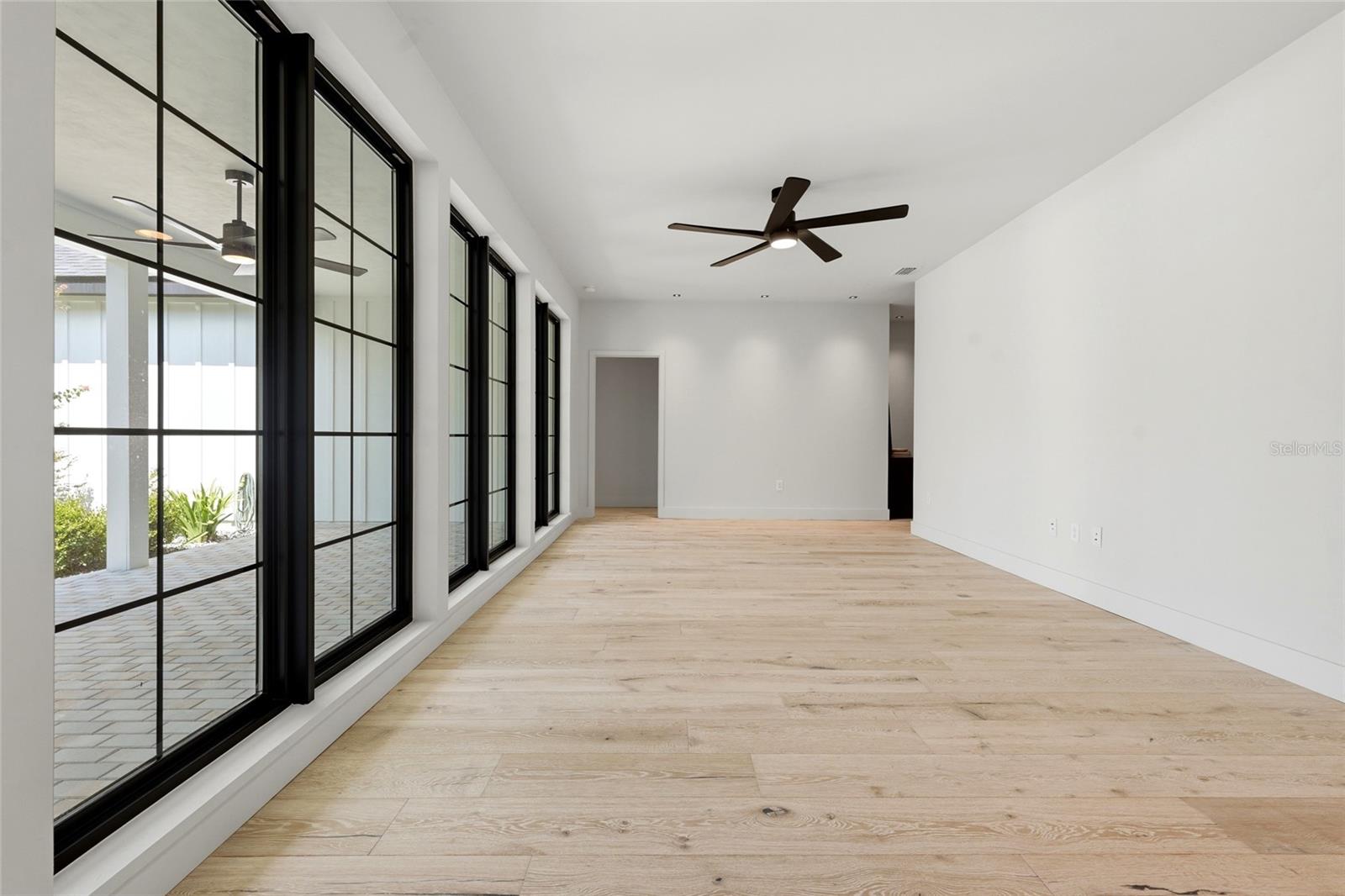 GLORIAS WAY - Residential