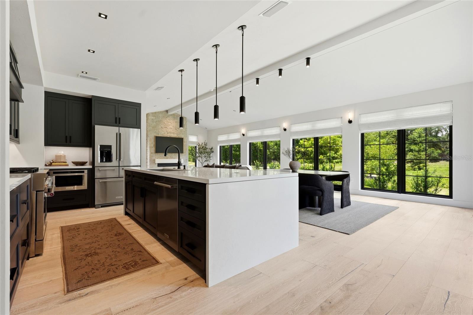 GLORIAS WAY - Residential