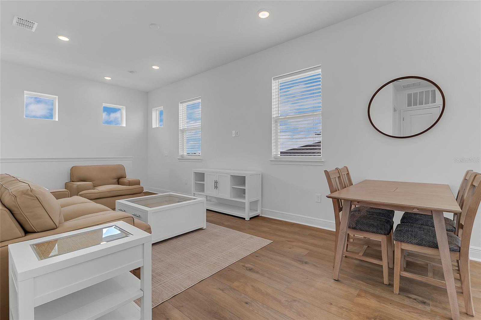 LAUREATE PK PH 2 PCL N-2 - Residential Lease