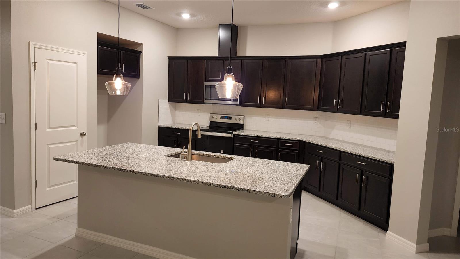 WILLIAMS POINTE - Residential
