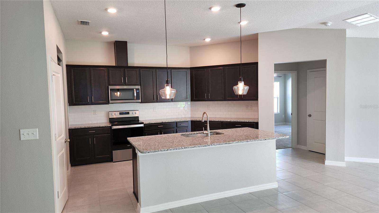 WILLIAMS POINTE - Residential