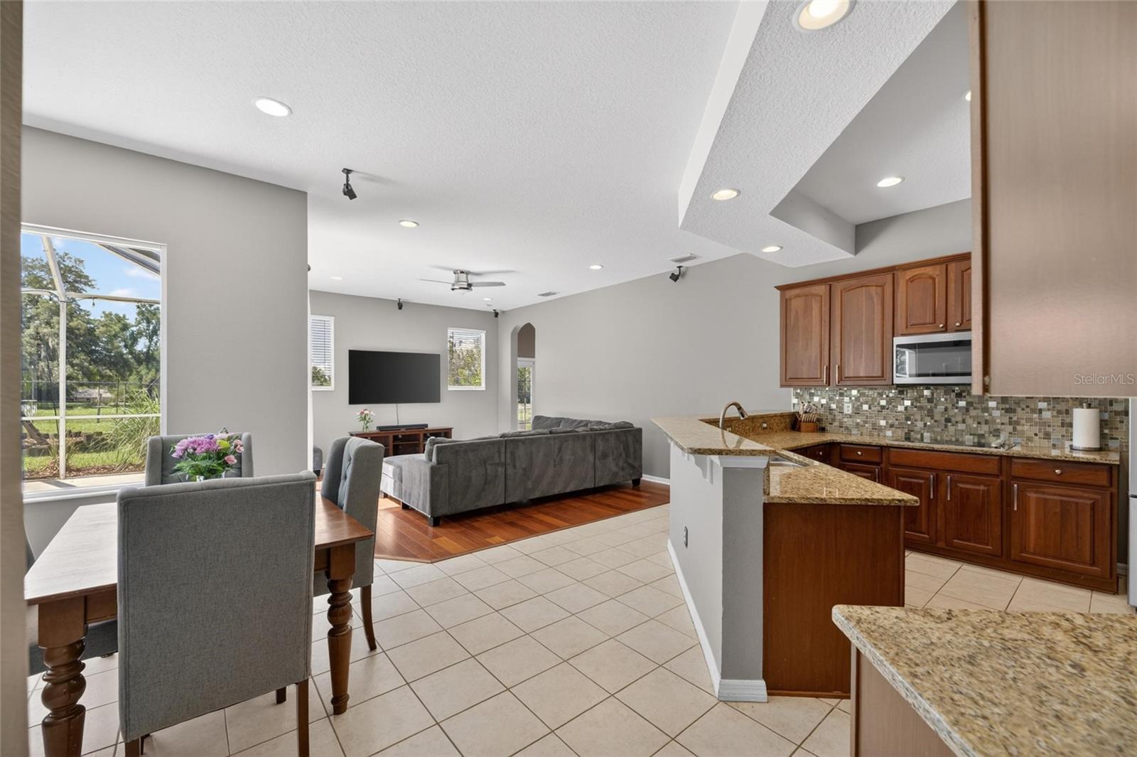 HICKORY WOODS - Residential