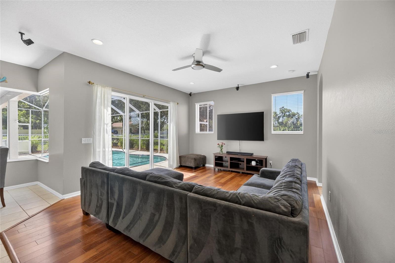 HICKORY WOODS - Residential