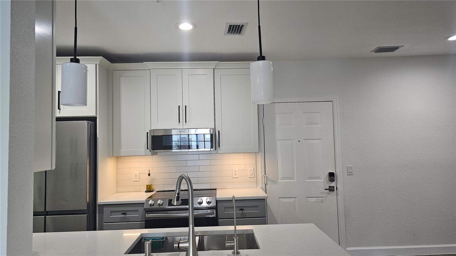 REGISTRY/MICHIGAN PARK CONDO - Residential