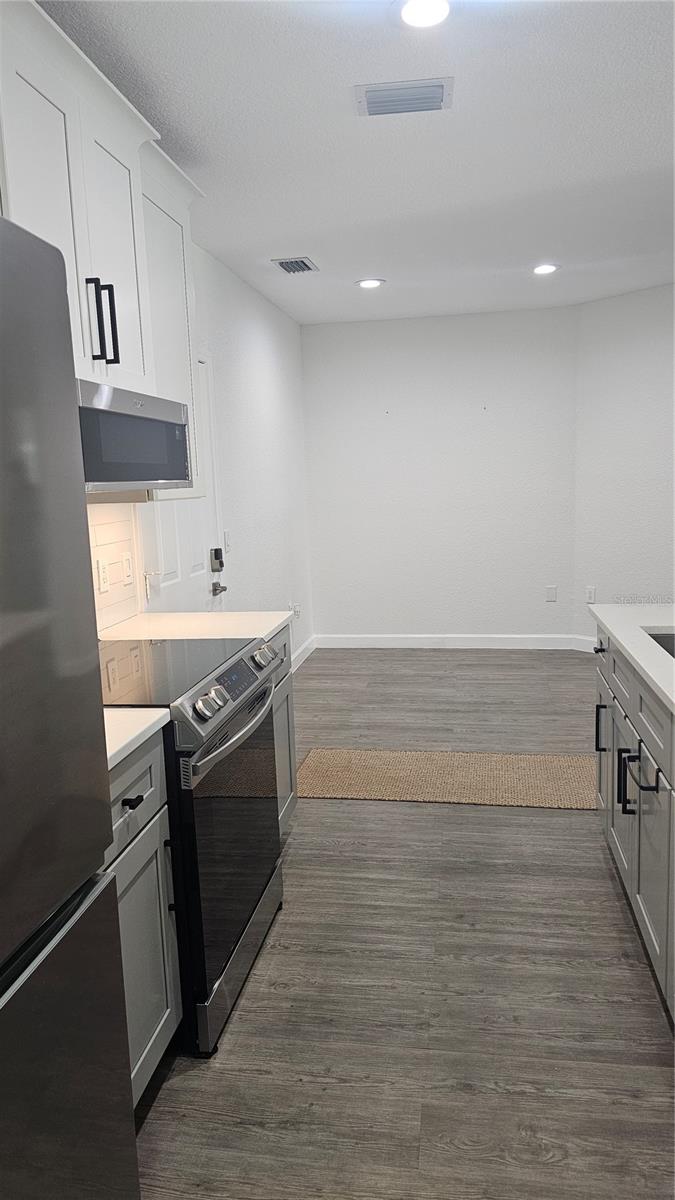 REGISTRY/MICHIGAN PARK CONDO - Residential