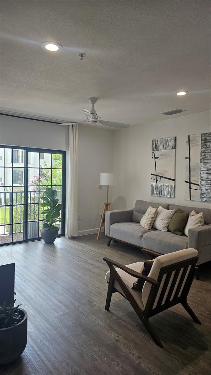 REGISTRY/MICHIGAN PARK CONDO - Residential