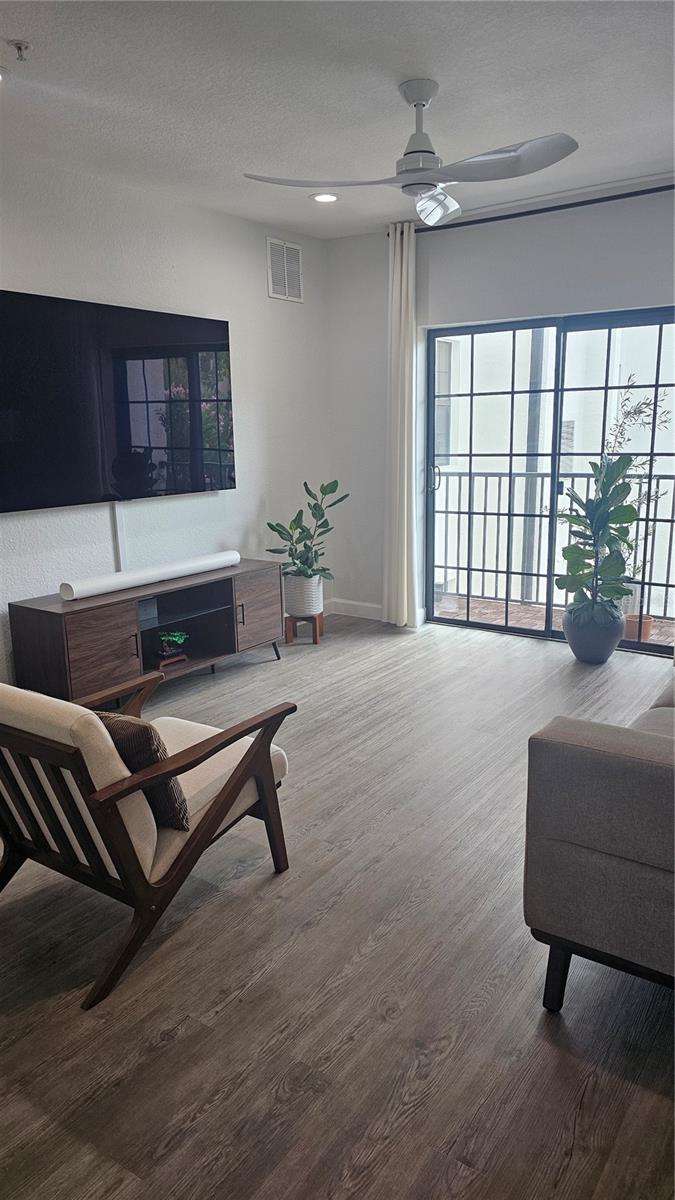 REGISTRY/MICHIGAN PARK CONDO - Residential