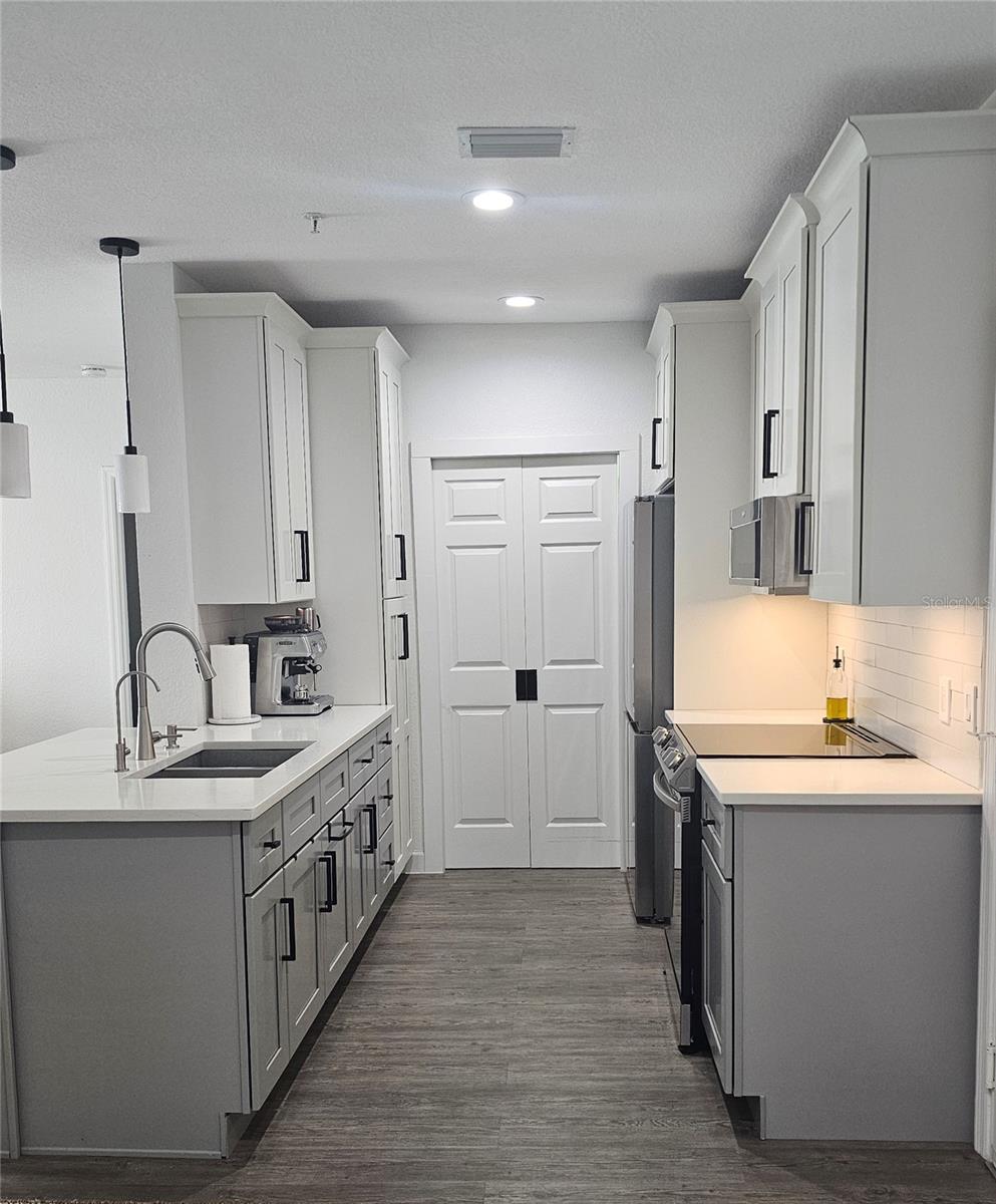 REGISTRY/MICHIGAN PARK CONDO - Residential