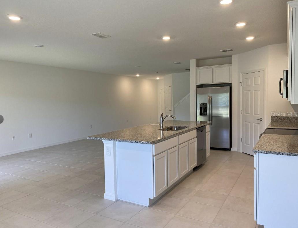 BELLA PARC TWNHMS - Residential Lease