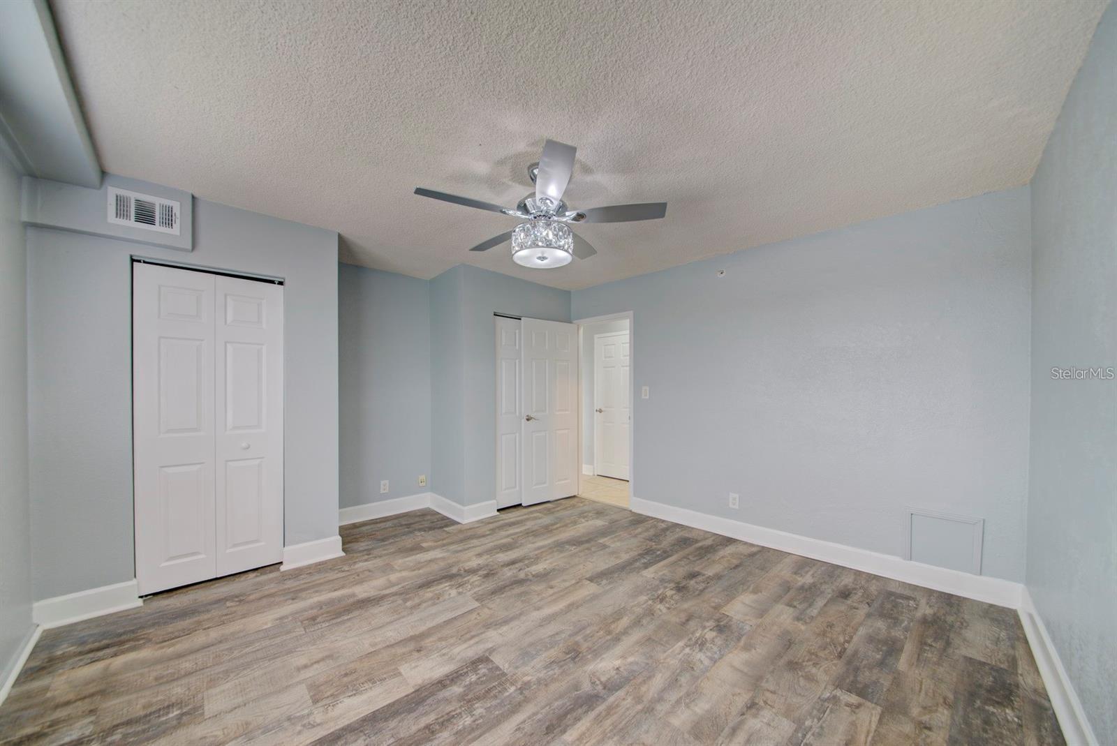 WAVE THE CONDO - Residential