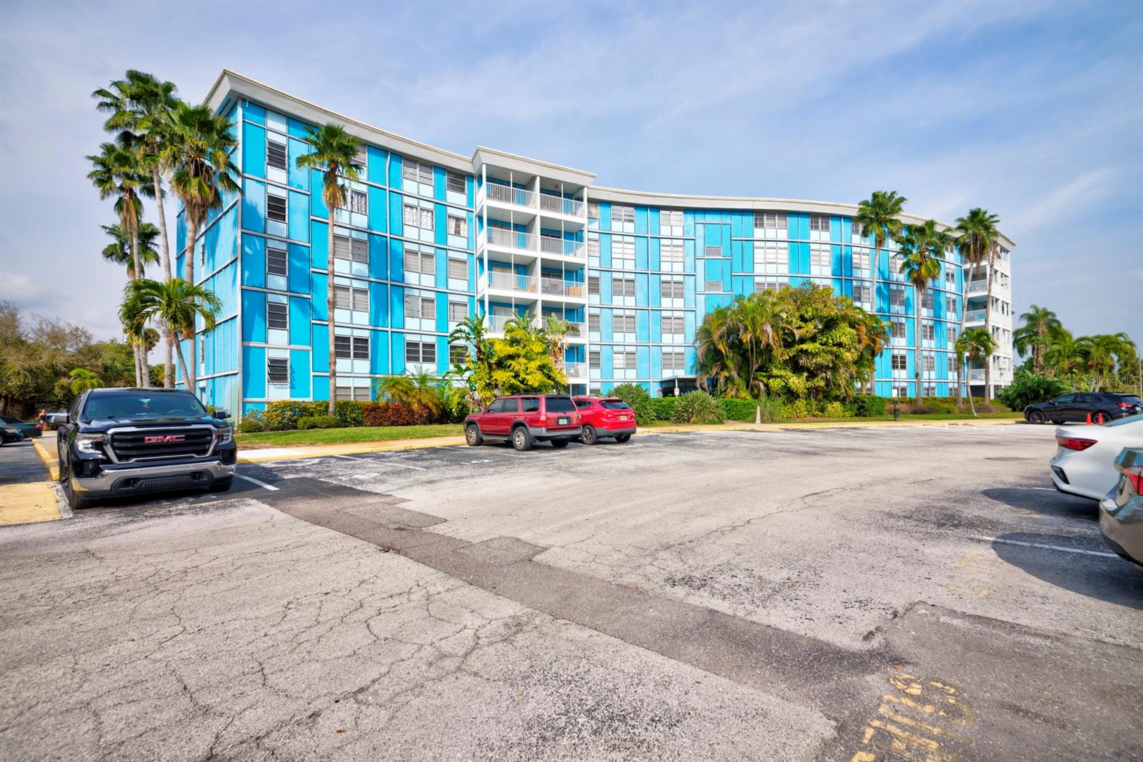 WAVE THE CONDO - Residential