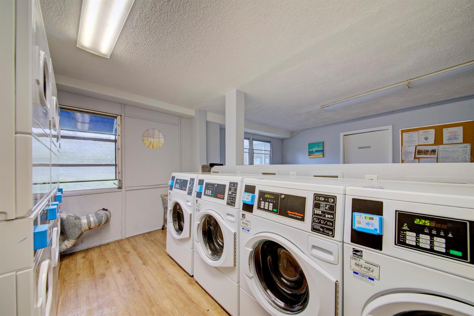 WAVE THE CONDO - Residential