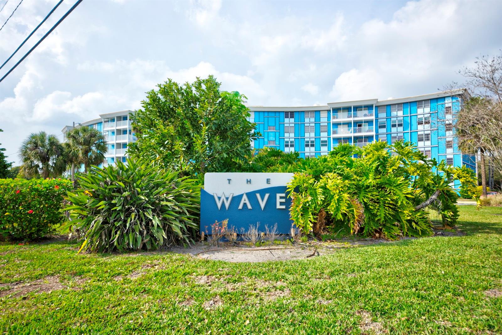 WAVE THE CONDO - Residential