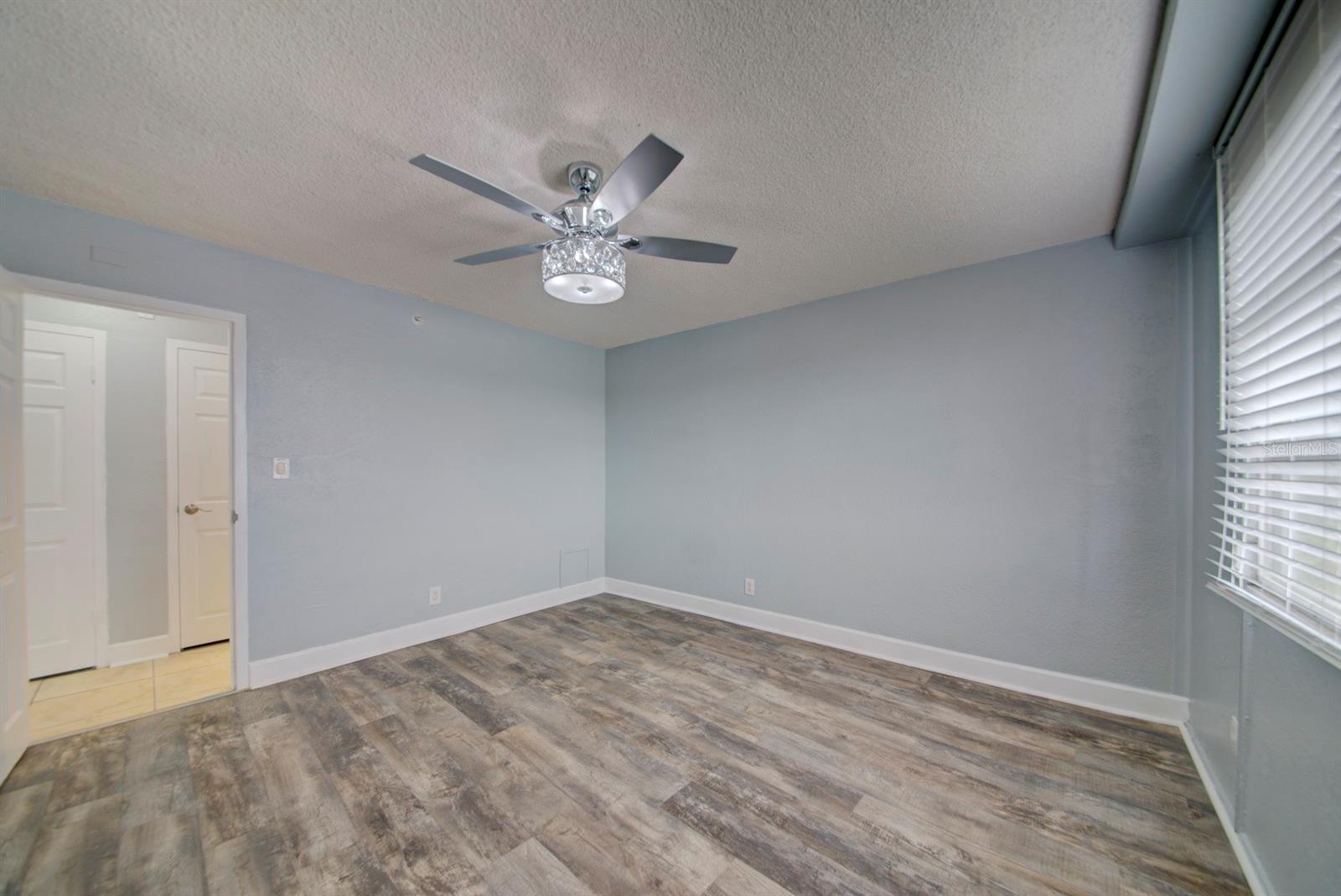 WAVE THE CONDO - Residential