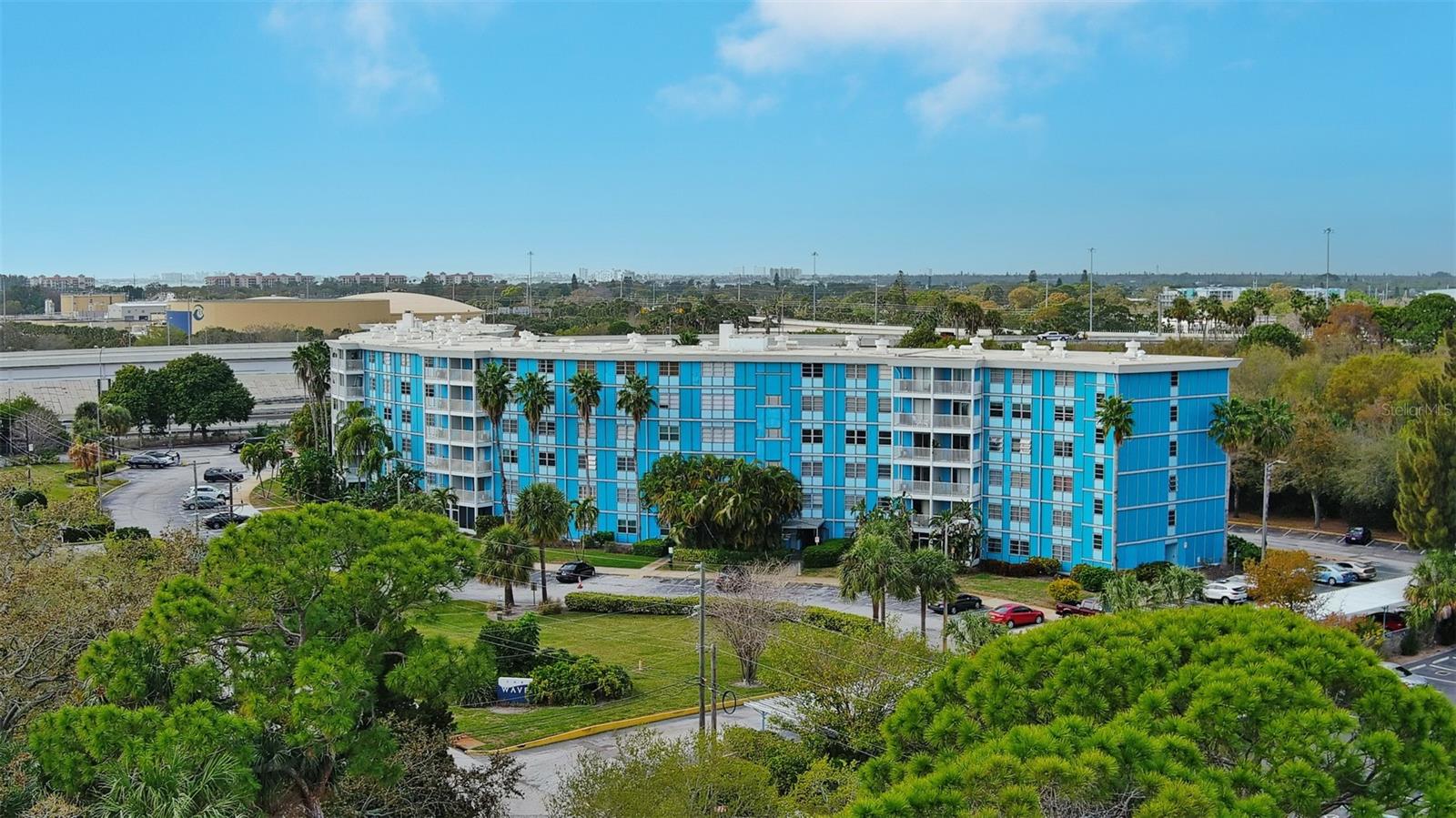 WAVE THE CONDO - Residential