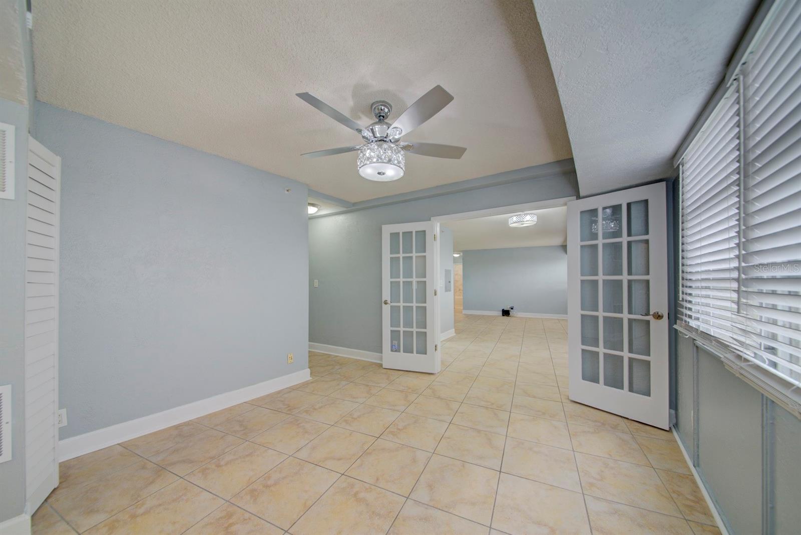 WAVE THE CONDO - Residential