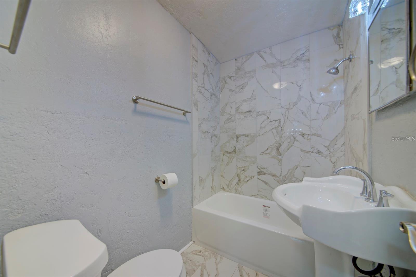 WAVE THE CONDO - Residential