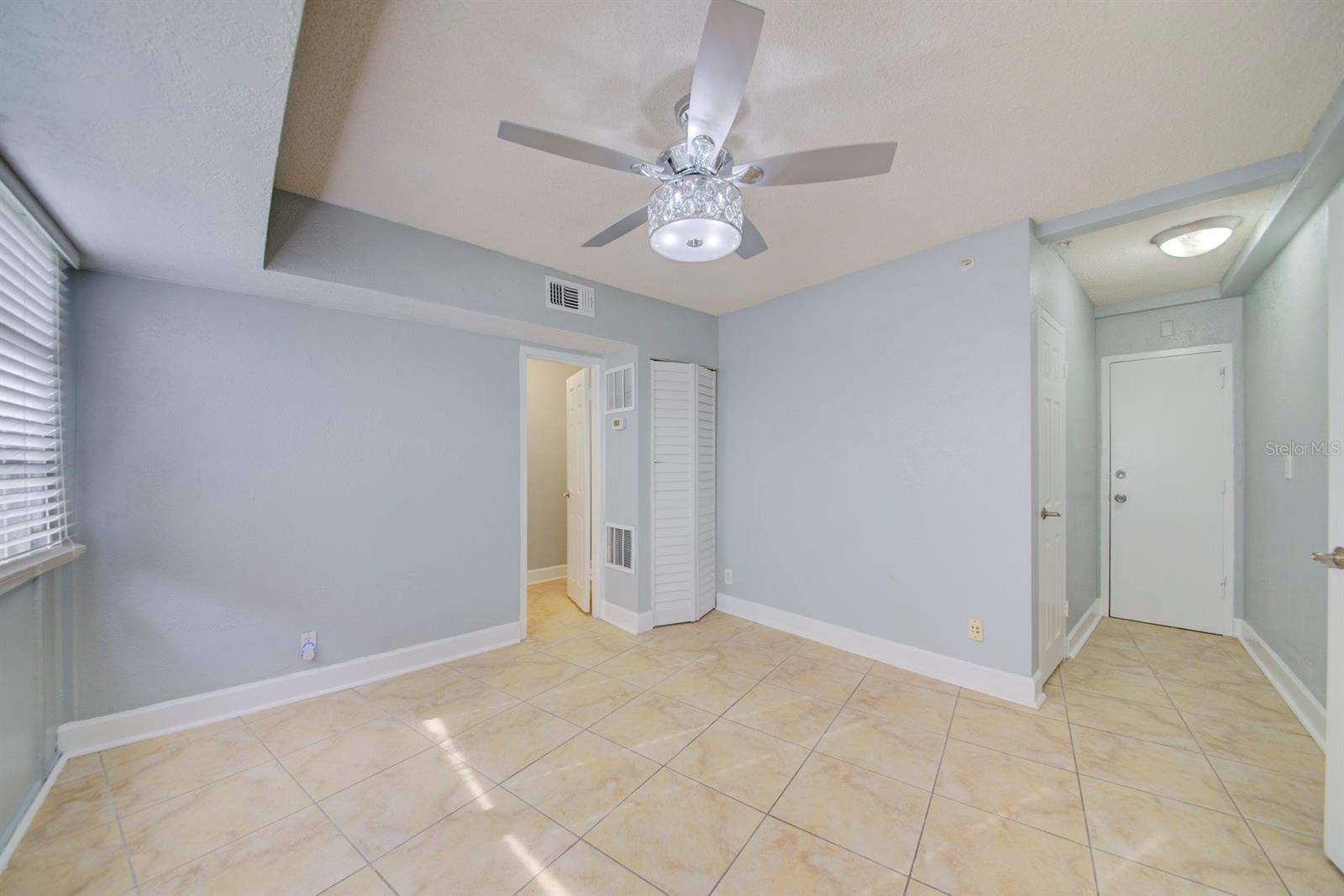 WAVE THE CONDO - Residential