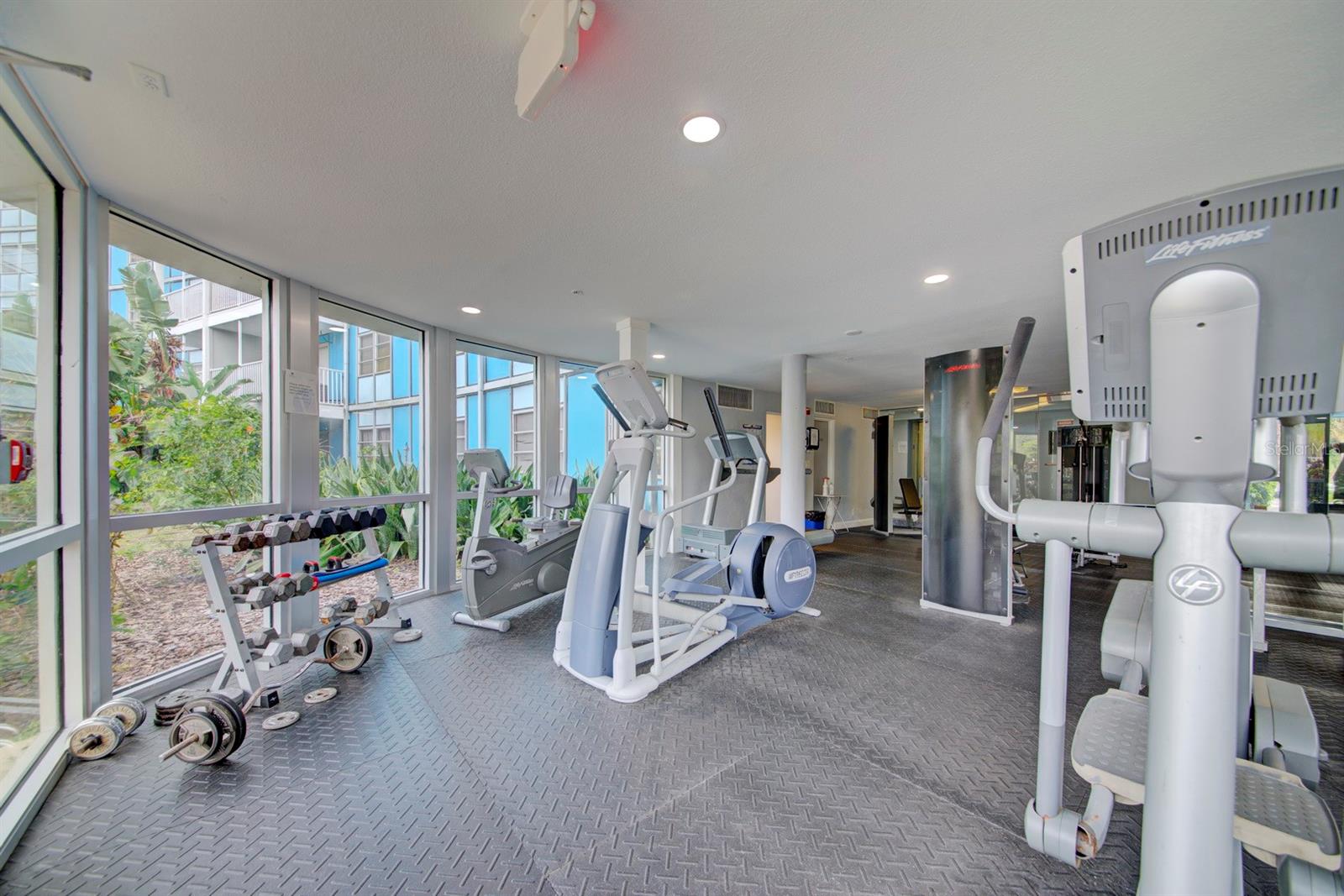 WAVE THE CONDO - Residential