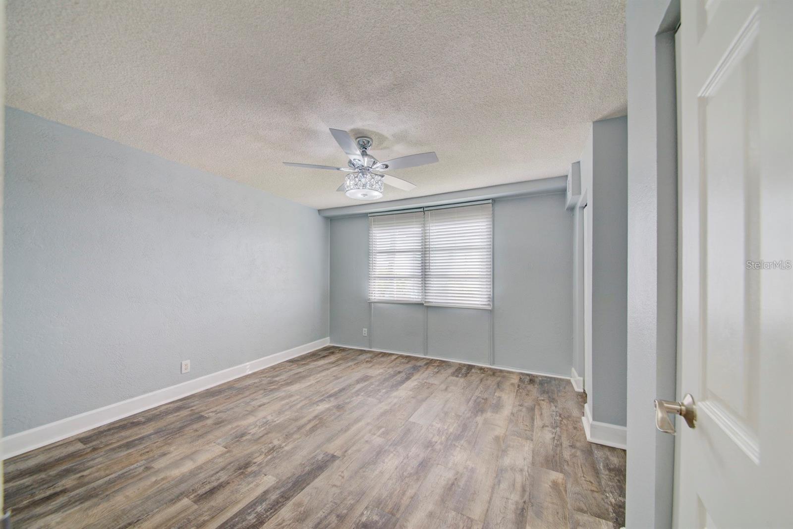 WAVE THE CONDO - Residential