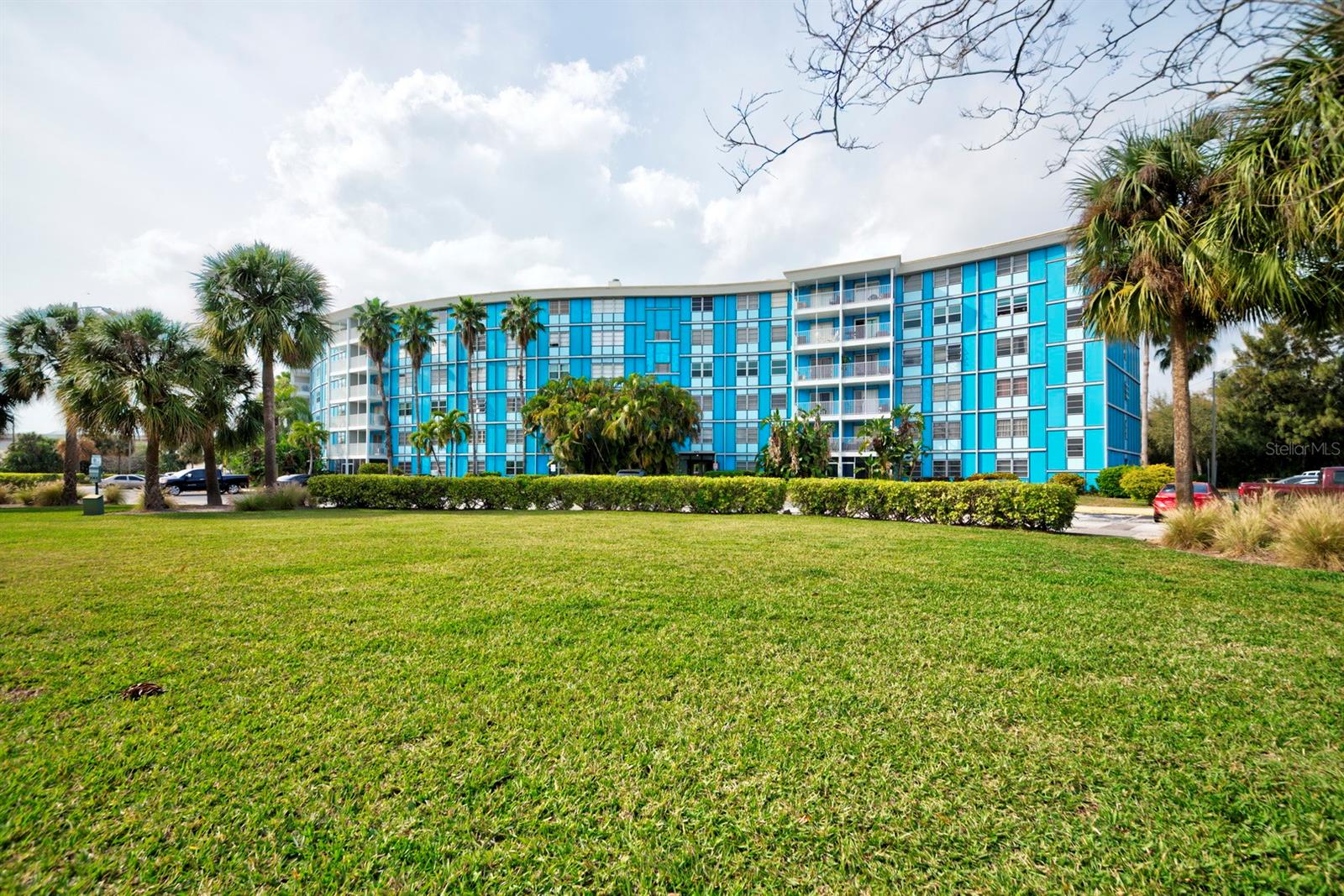 WAVE THE CONDO - Residential