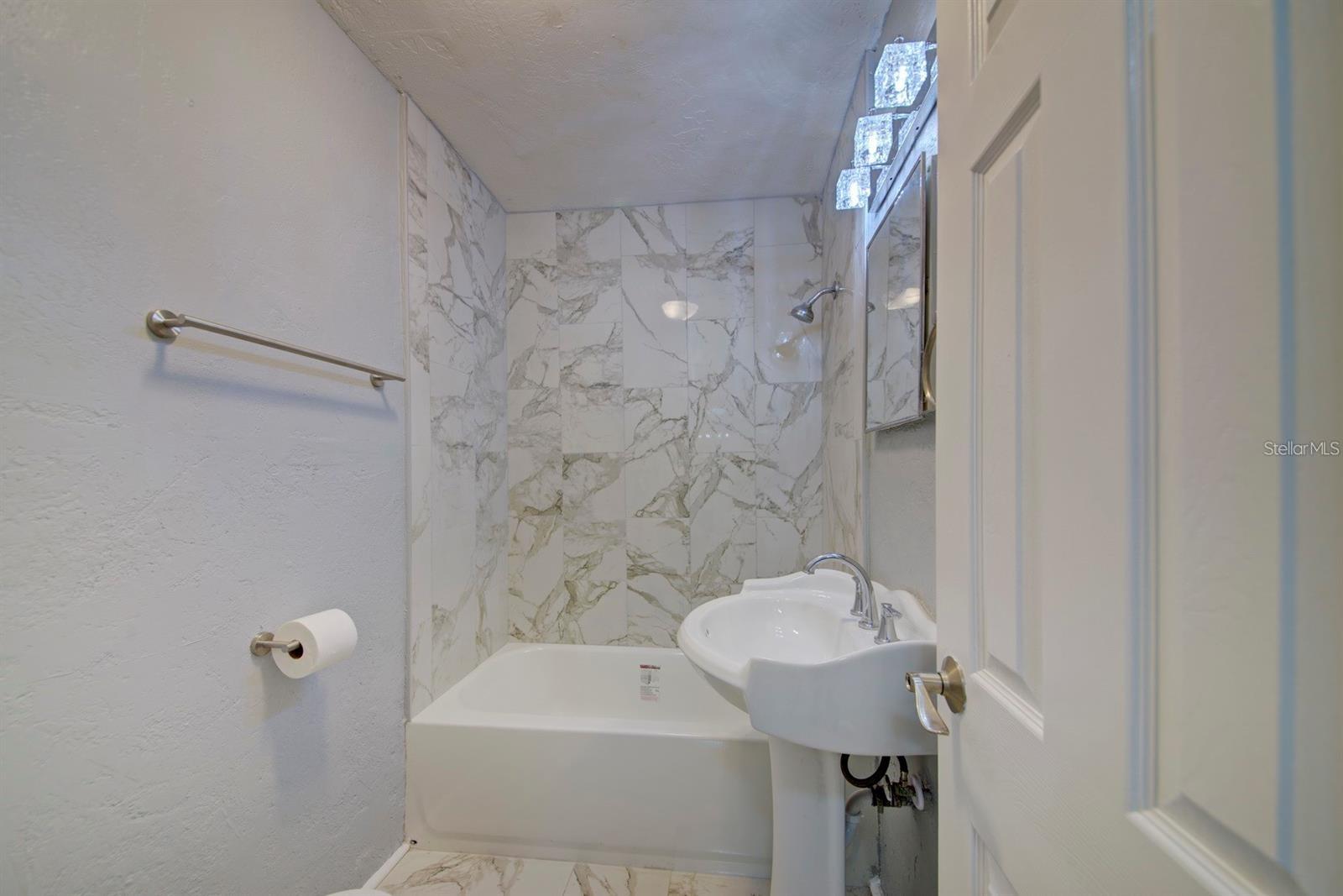 WAVE THE CONDO - Residential