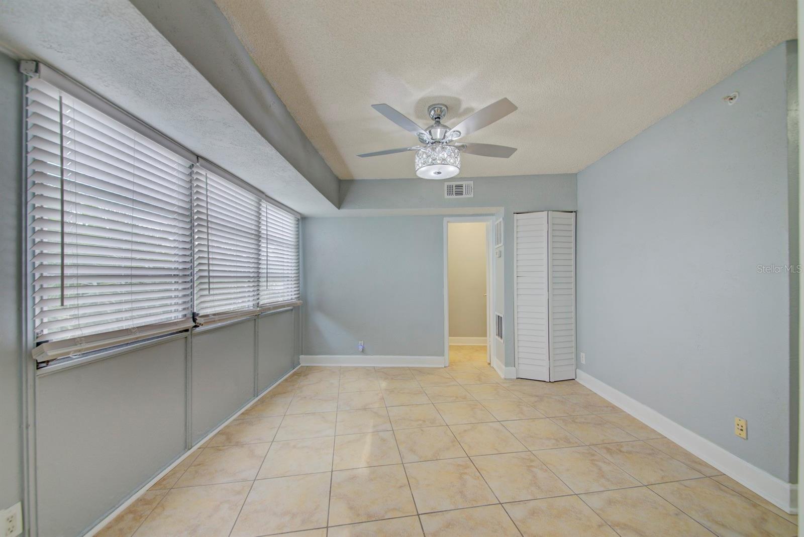 WAVE THE CONDO - Residential