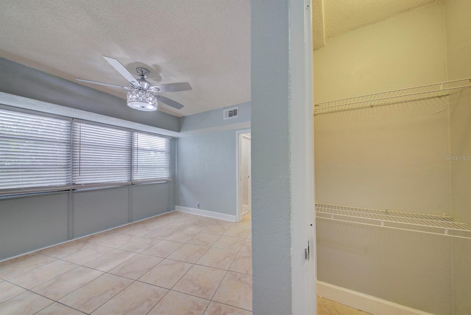 WAVE THE CONDO - Residential