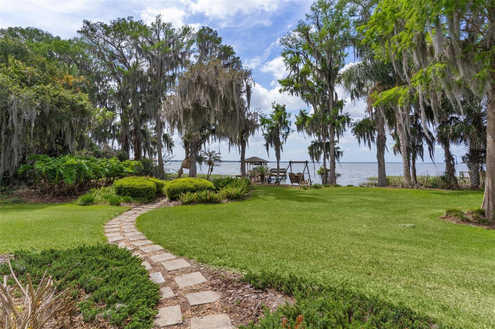 EUSTIS PROMONTORY COVE - Residential