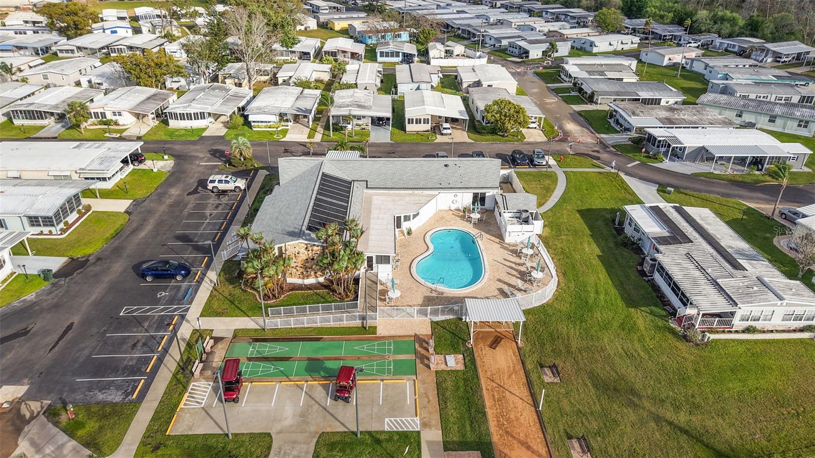 EMERALD LAKES - Residential