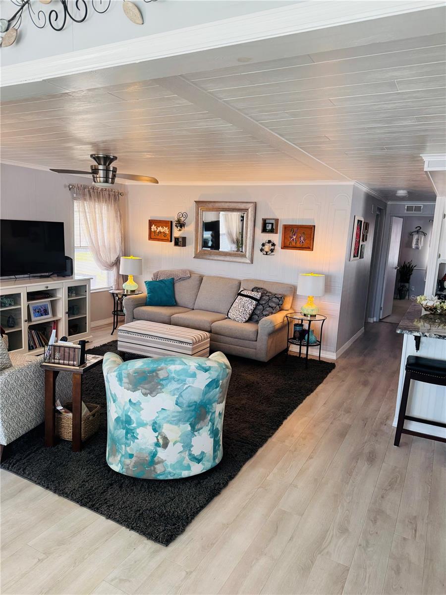 EMERALD LAKES - Residential