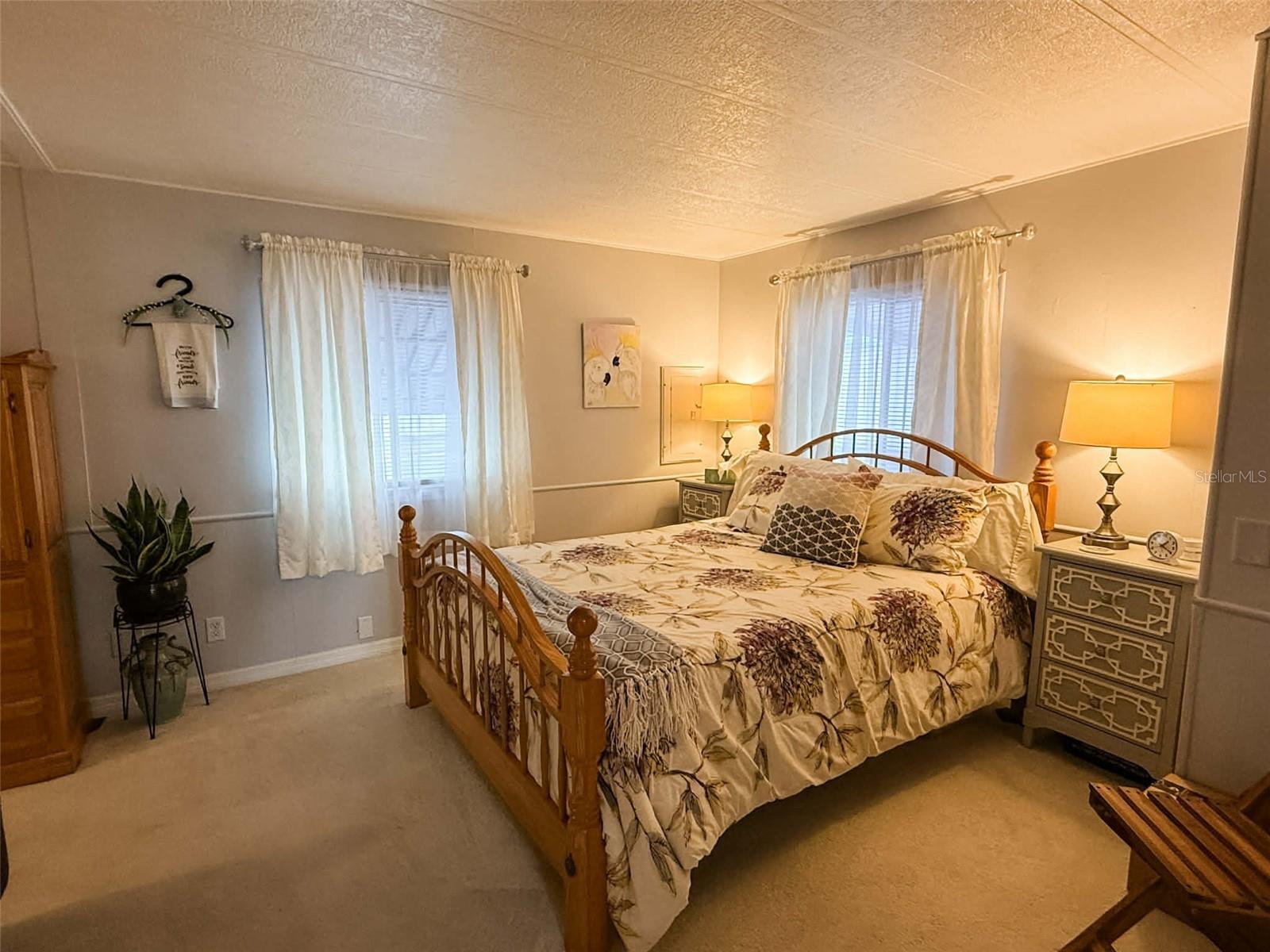 EMERALD LAKES - Residential