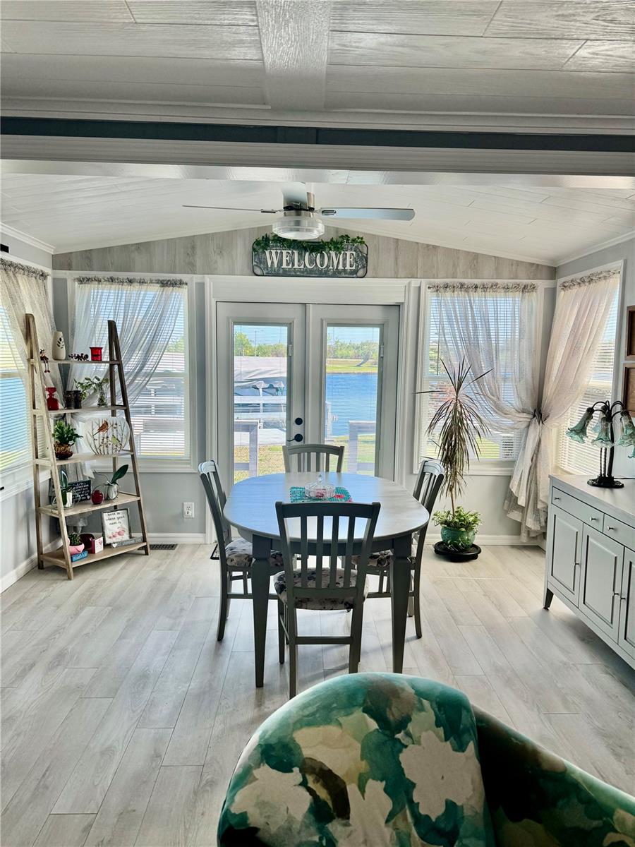 EMERALD LAKES - Residential
