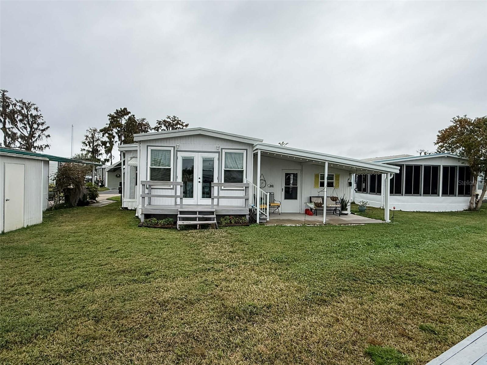 EMERALD LAKES - Residential