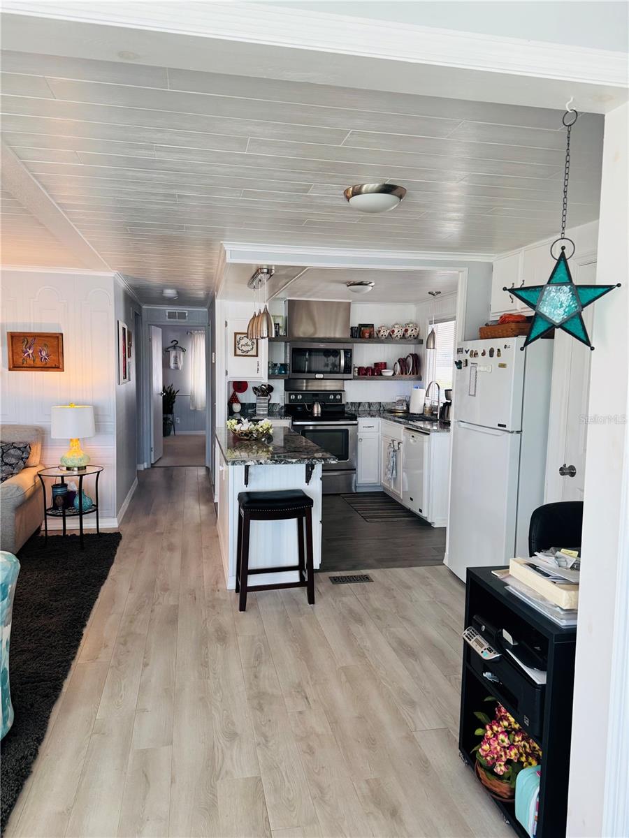 EMERALD LAKES - Residential