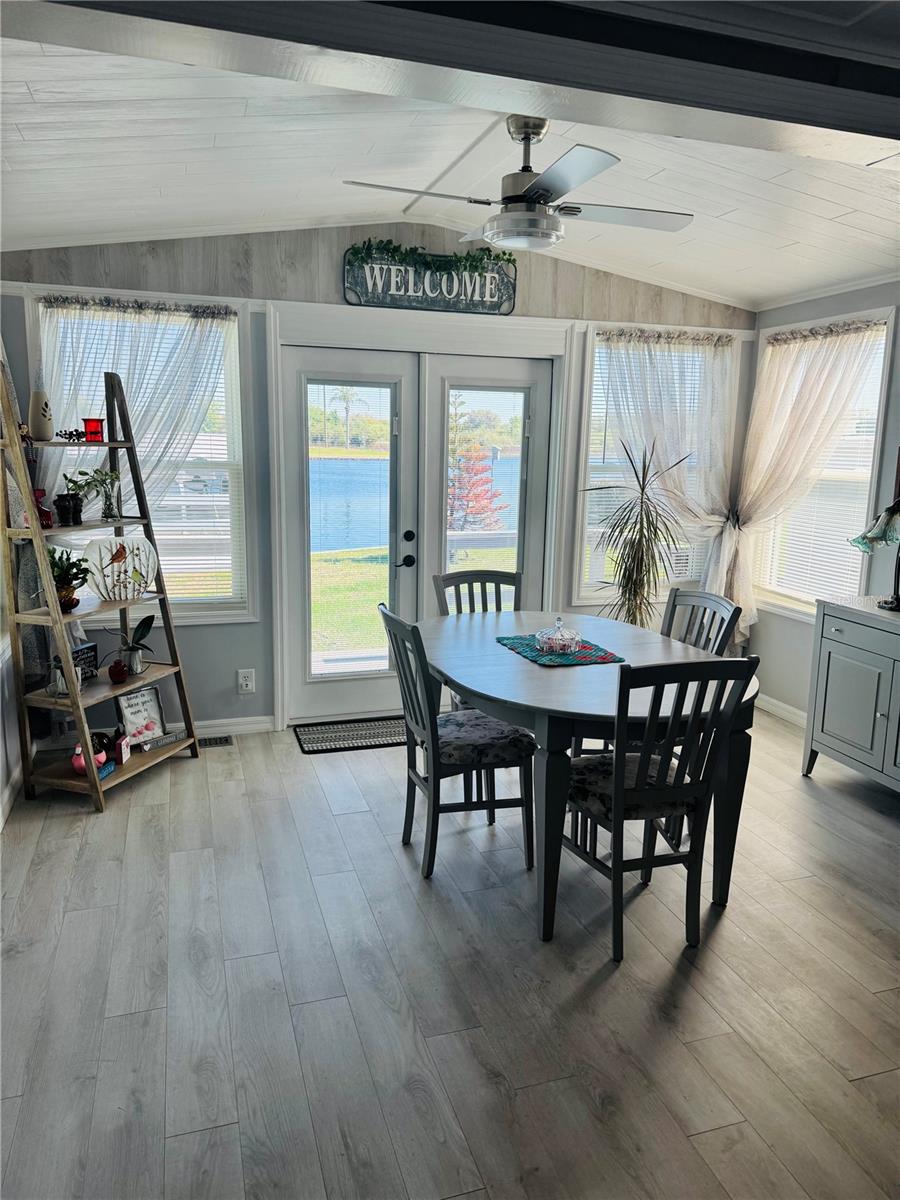 EMERALD LAKES - Residential