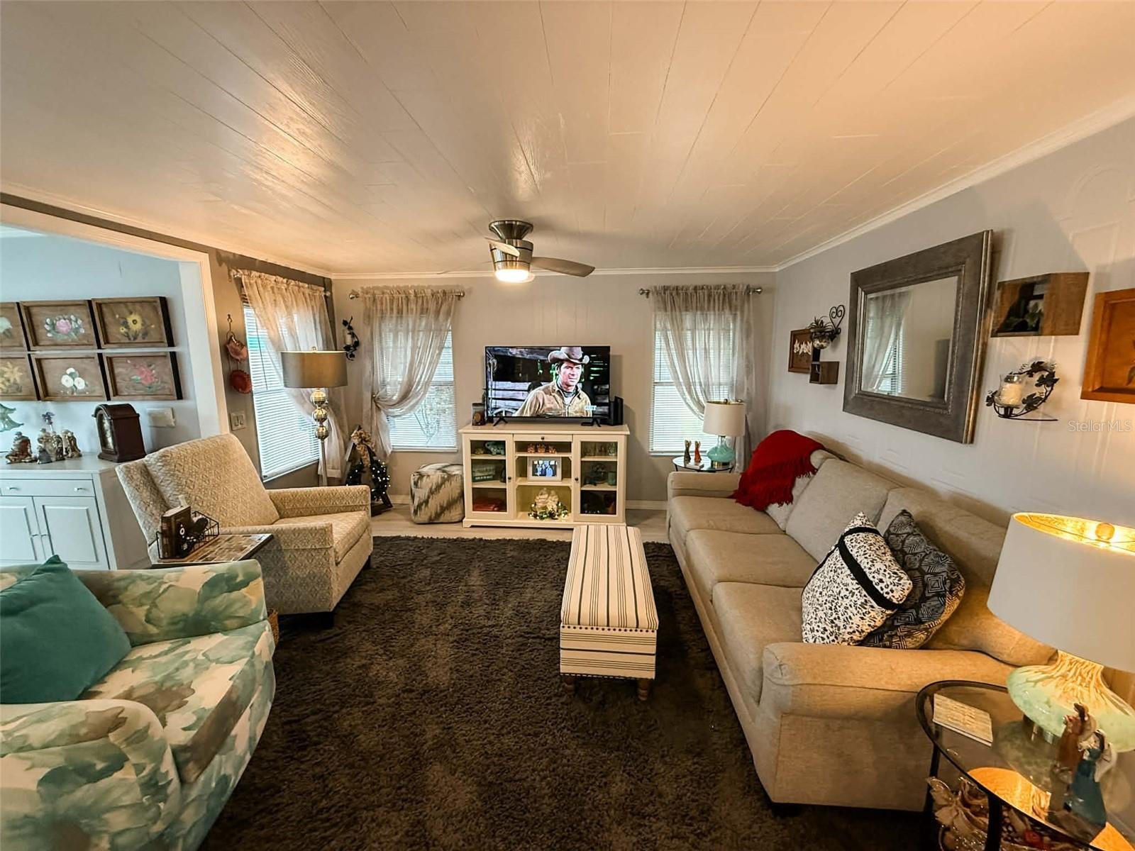 EMERALD LAKES - Residential