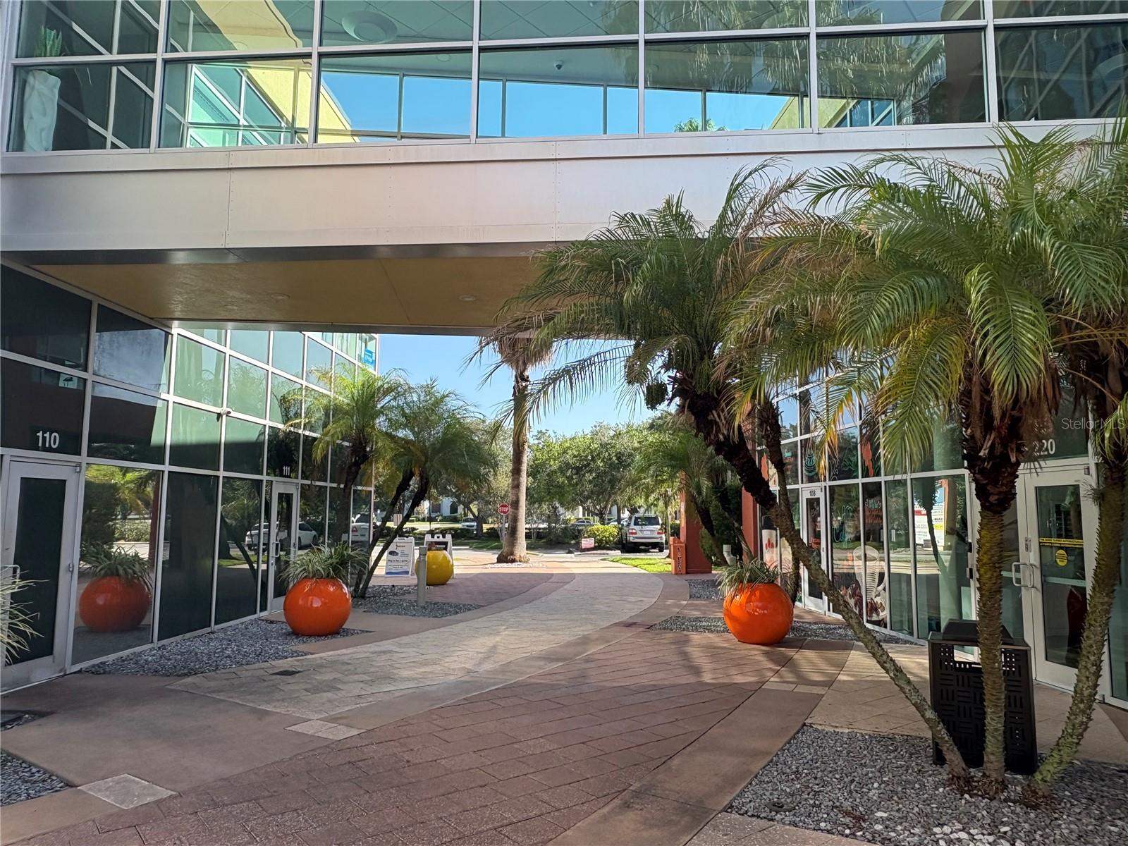 DEERFIELD COMMON - Commercial Lease