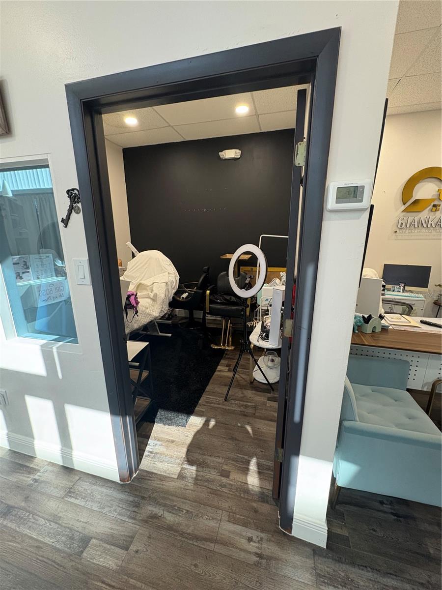 DEERFIELD COMMON - Commercial Lease