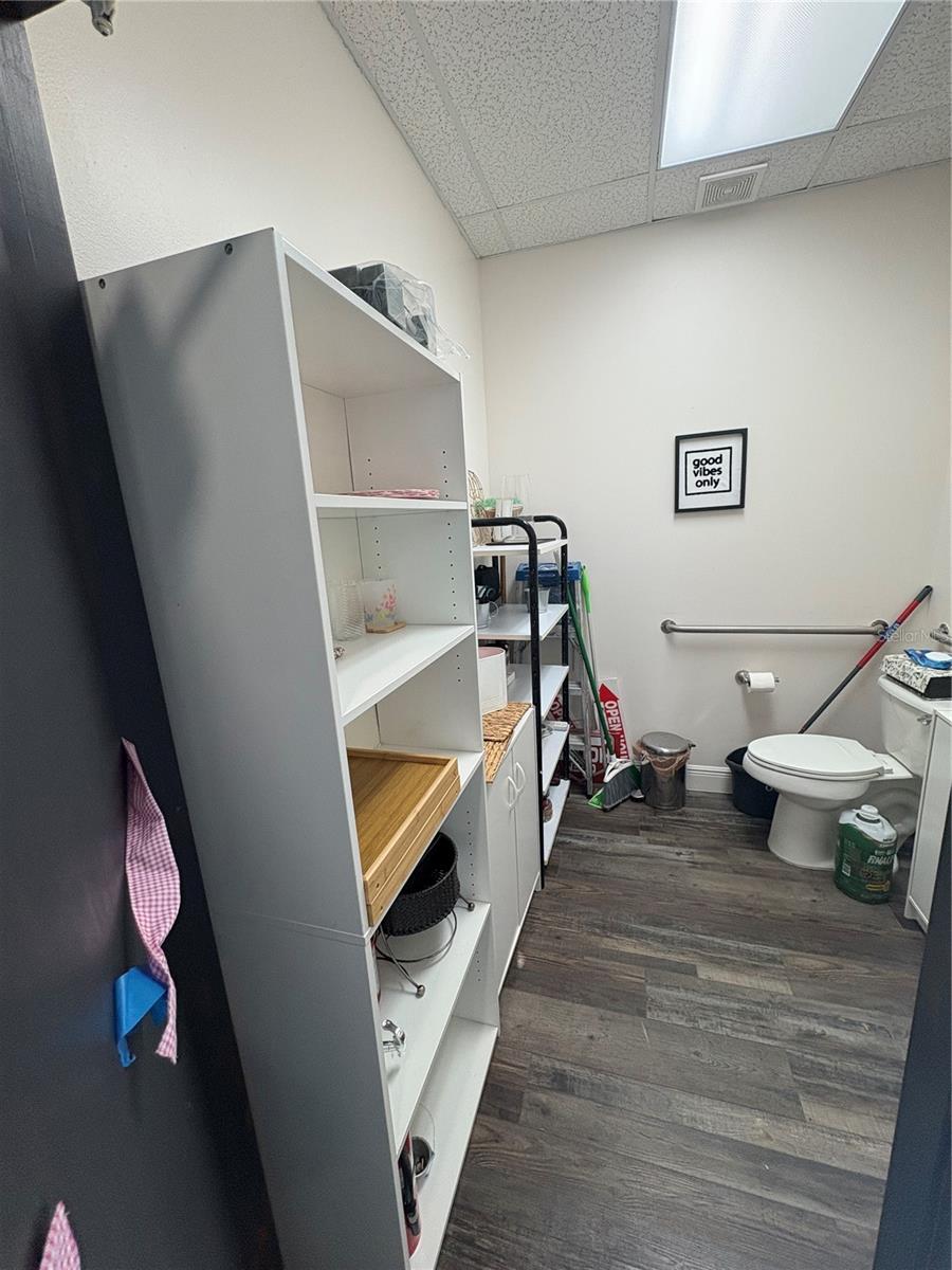DEERFIELD COMMON - Commercial Lease