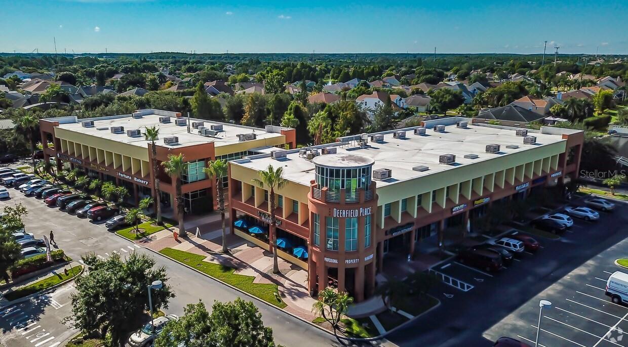 DEERFIELD COMMON - Commercial Lease