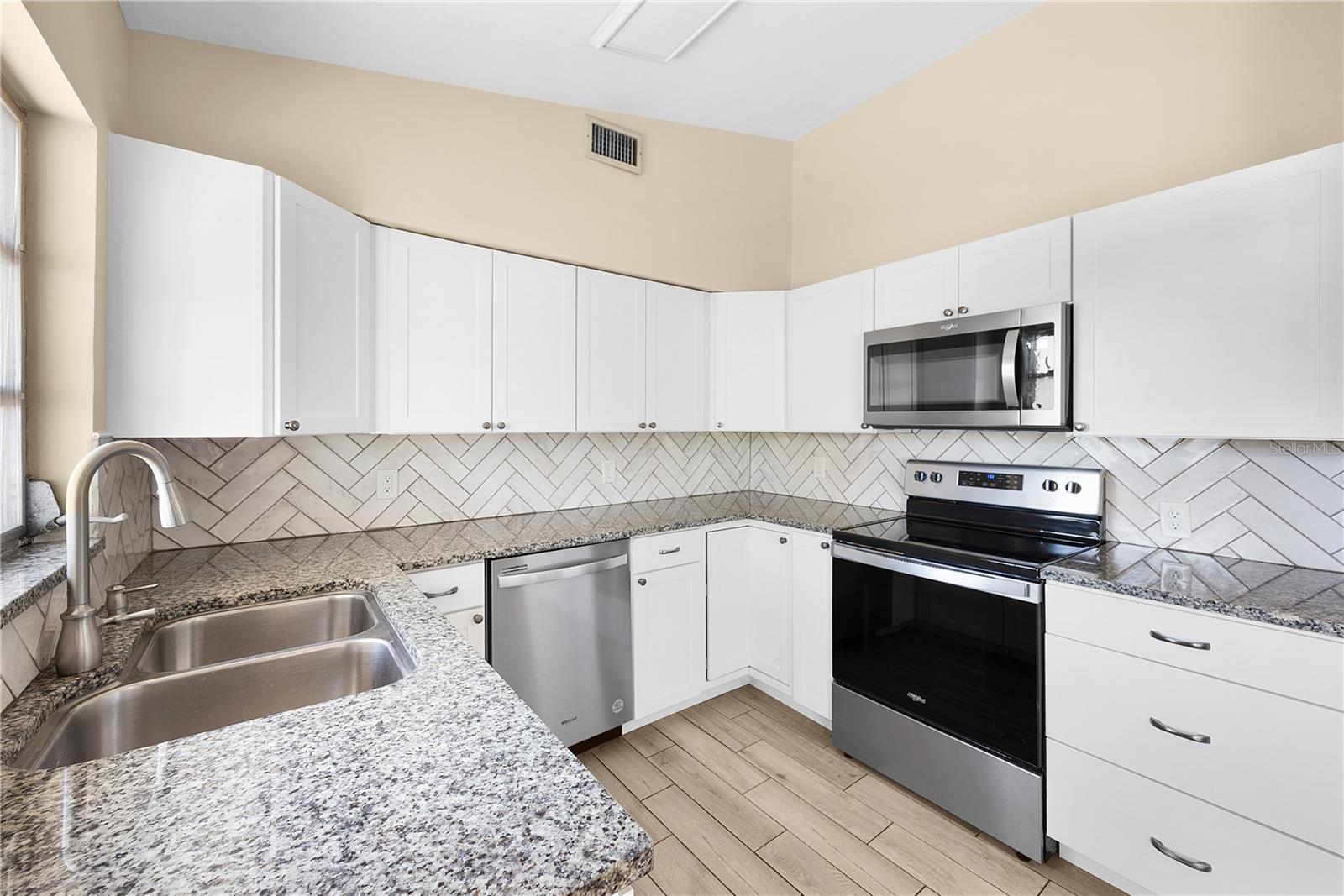 BERTS BAYSHORE MANOR - Residential