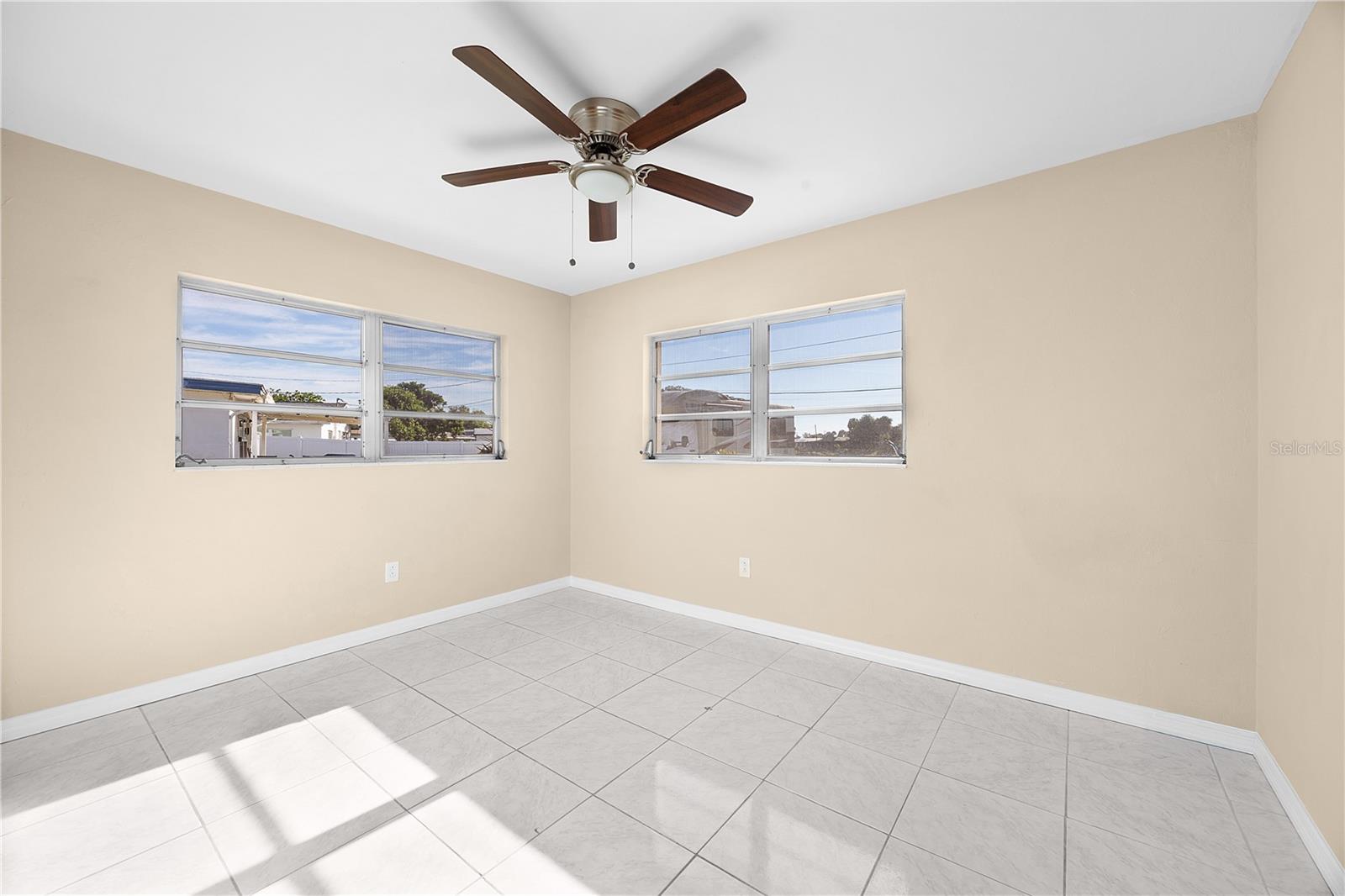 BERTS BAYSHORE MANOR - Residential