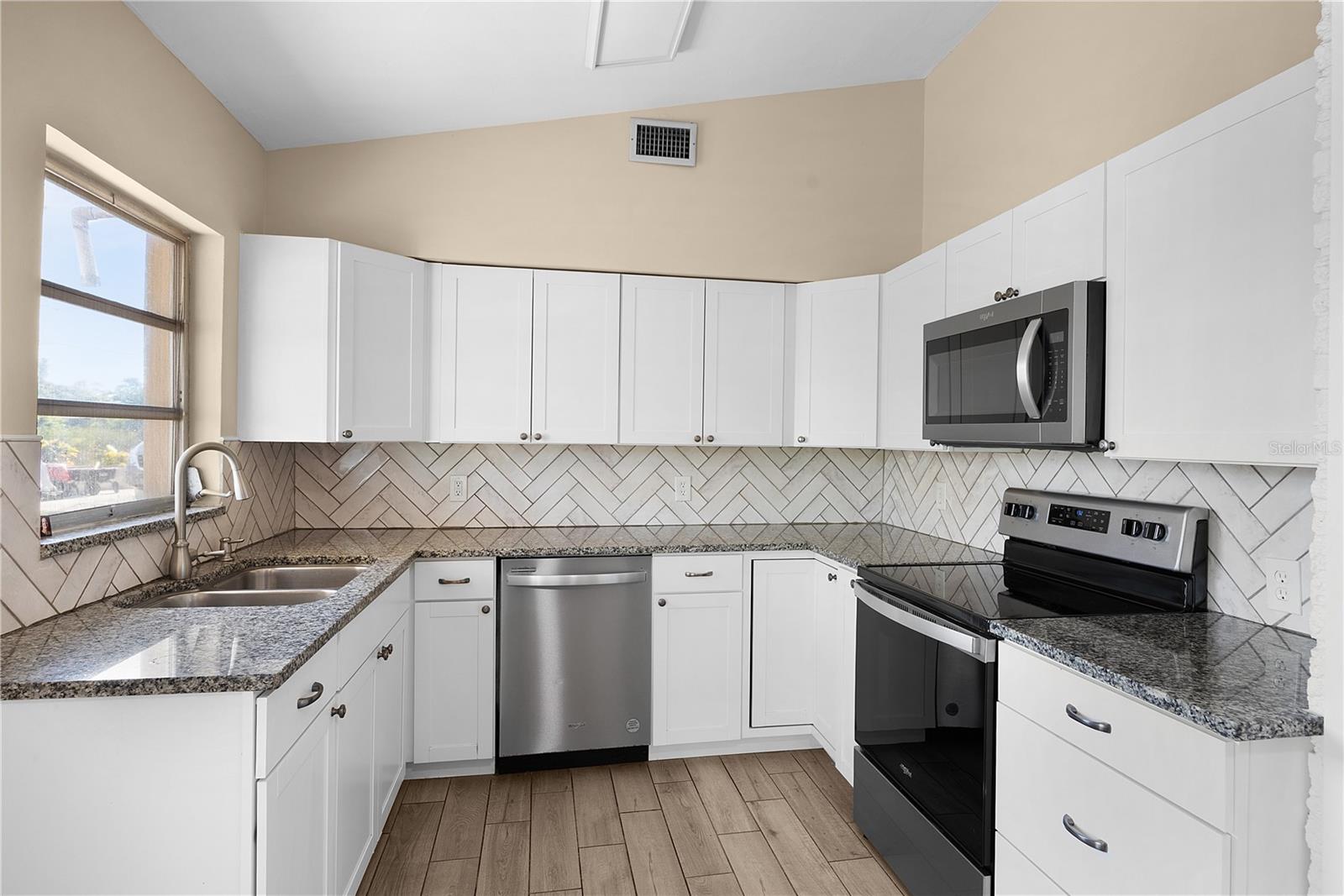 BERTS BAYSHORE MANOR - Residential