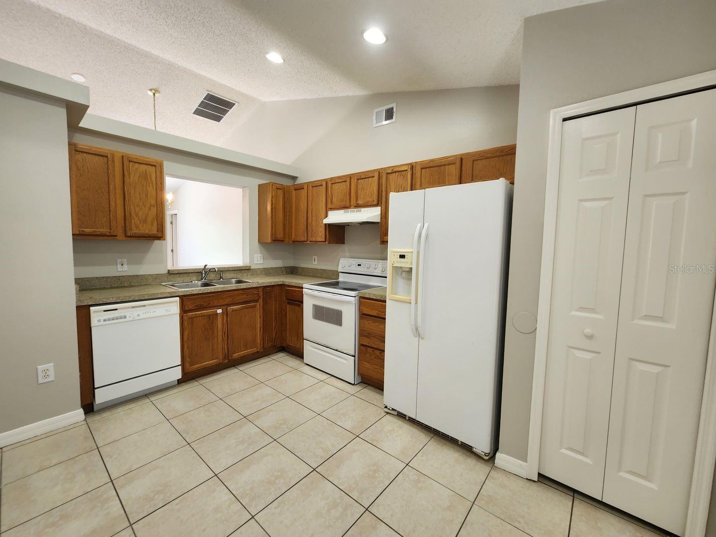POINCIANA NBRHD 4 VILLAGE 7 - Residential Lease