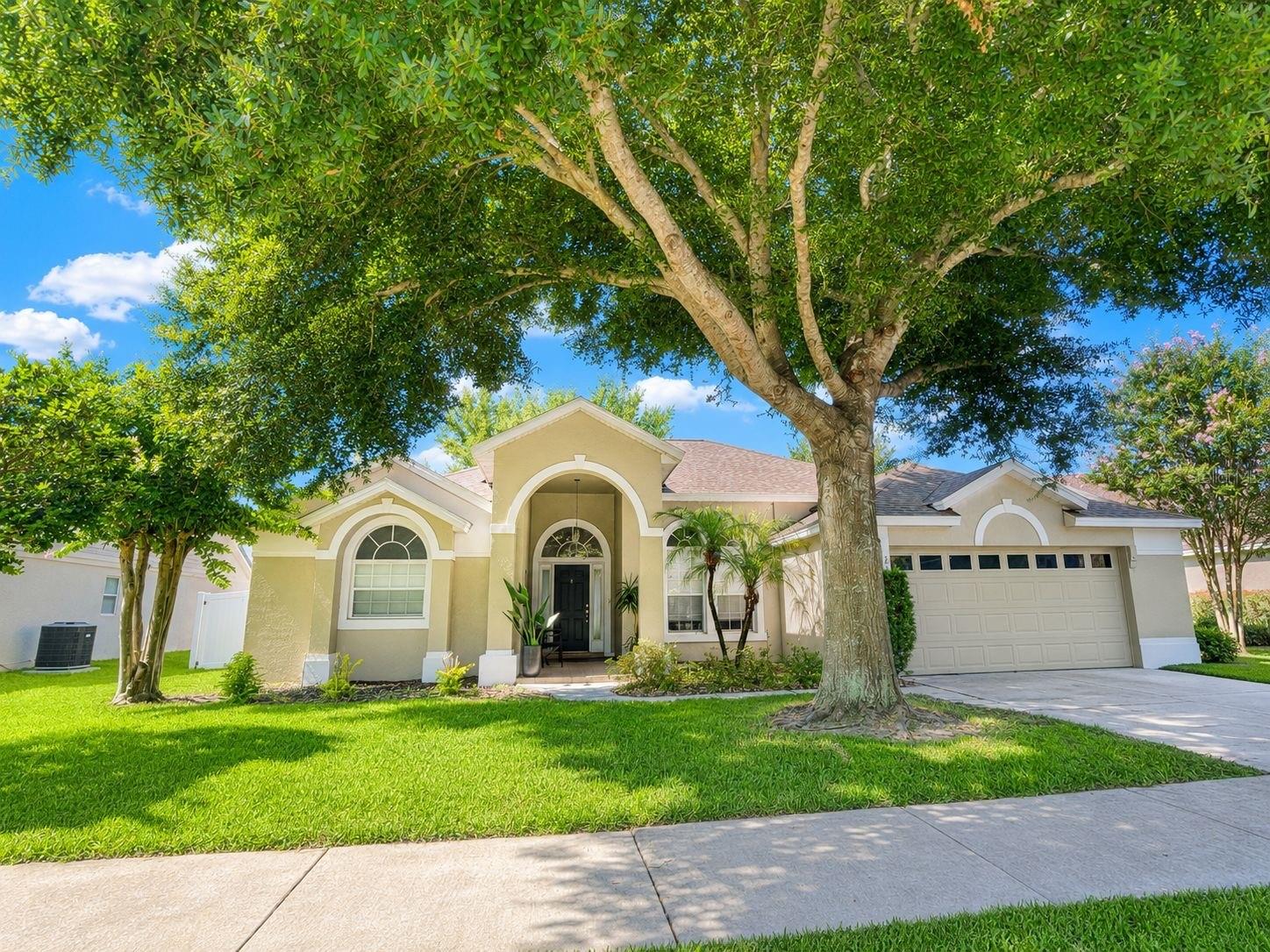 Please call before Showing. Lock box at front door.
Contact sales rep via text at 407-467-0352 for showing.