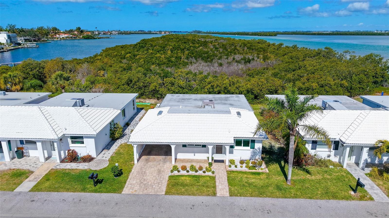SPANISH MAIN YACHT CLUB - Residential